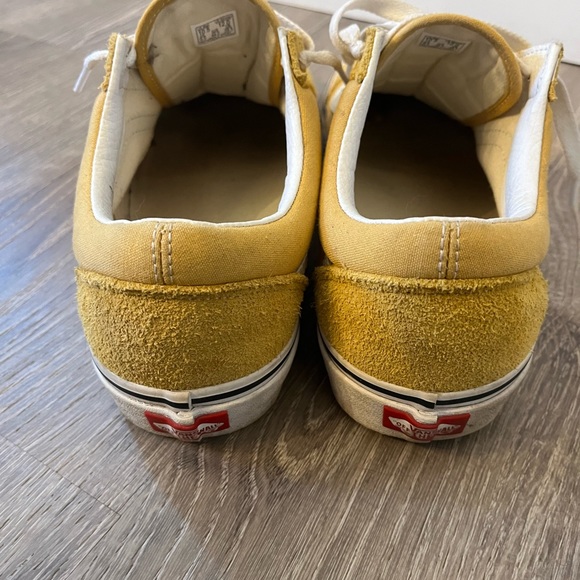 Vans - Picture 7 of 8